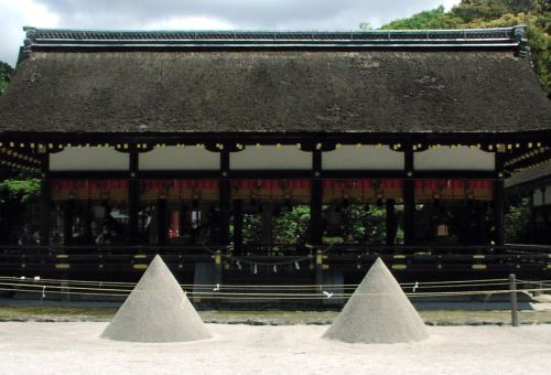 上賀茂神社 細殿と立砂